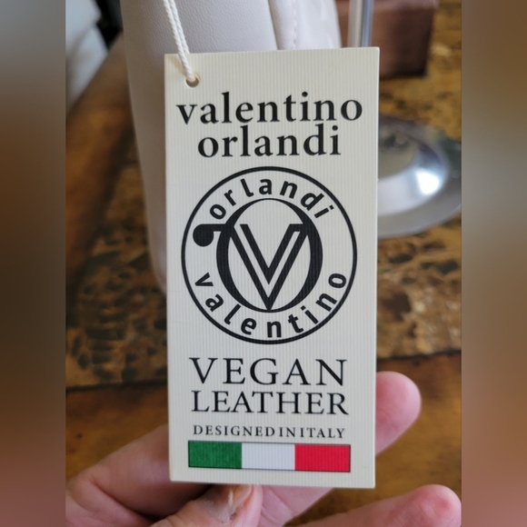 MARIO VALENTINO White Quilted Shoulder Bag with Gold Chain - Picture 9 of 9